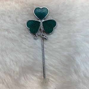 Wee Shamrock Cap / Lapel Pin